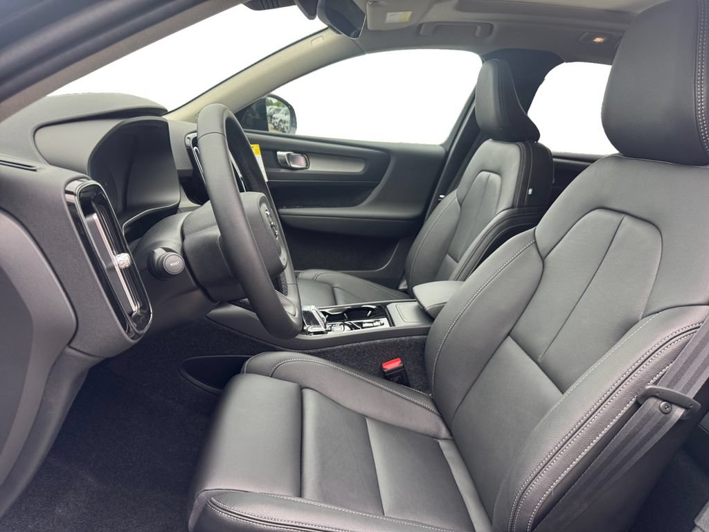 New 2026 Volvo XC40 B5 Plus w/ Protection Package Premier AWD/4WD image 10