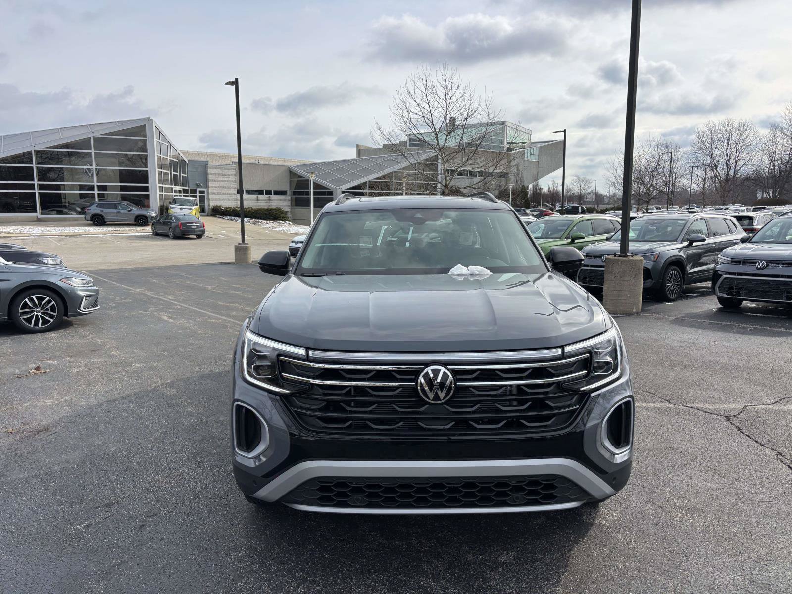 New 2026 Volkswagen Atlas Peak Edition AWD/4WD image 2