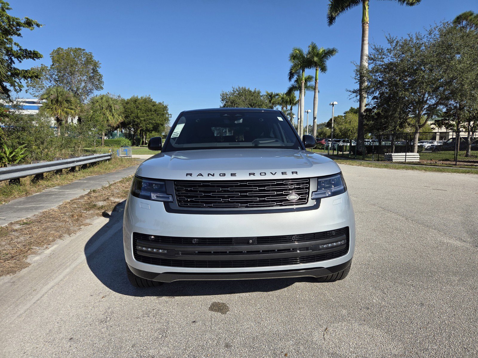 New 2025 Land Rover Range Rover SE image 8