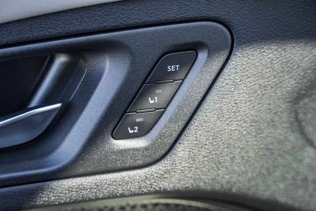 Used 2023 Nissan Ariya AWD image 37