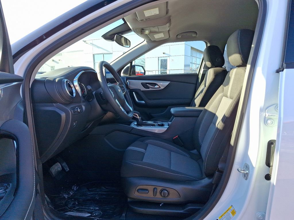 New 2025 Chevrolet Blazer LT w/ Midnight/Sport Edition image 9