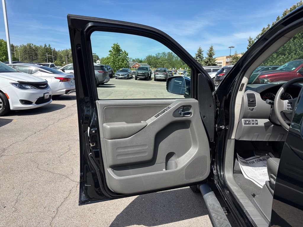 Used 2019 Nissan Frontier SL AWD/4WD image 14