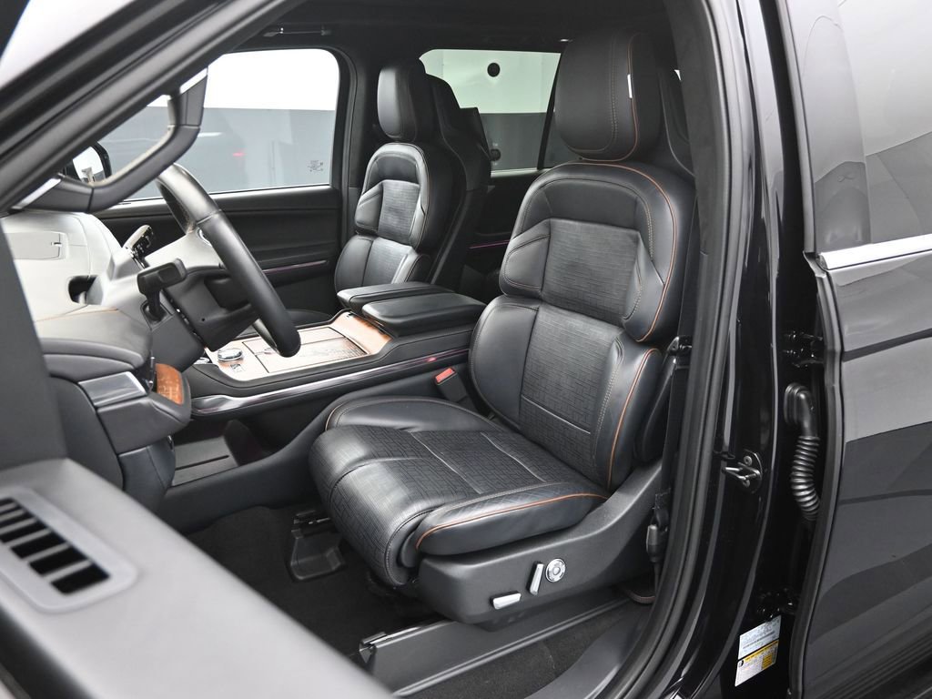 Used 2025 Lincoln Navigator Black Label image 17
