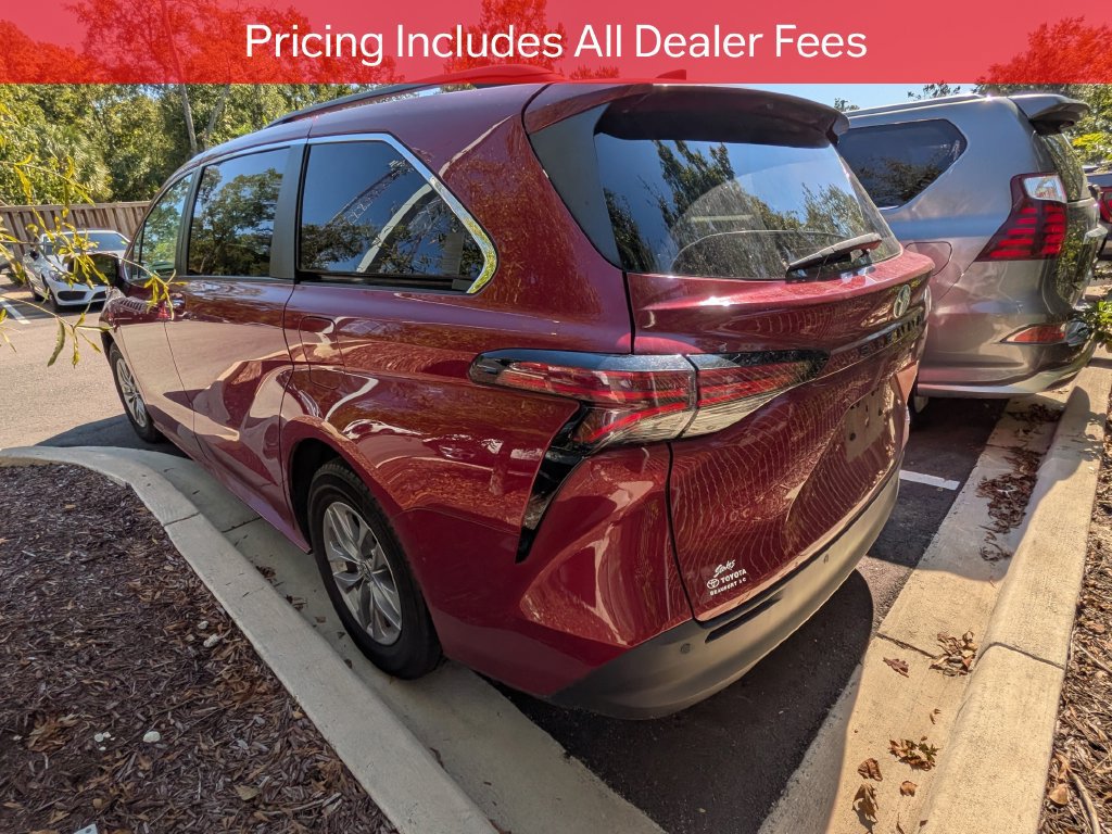Used 2022 Toyota Sienna XLE FWD image 5