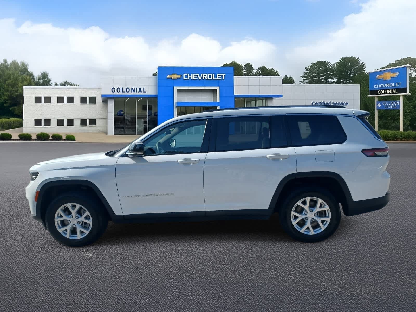 Used 2023 Jeep Grand Cherokee L Limited w/ Luxury Tech Group II AWD/4WD image 6