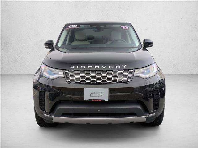 Certified 2025 Land Rover Discovery S image 2