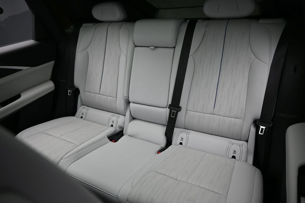 Used 2024 Cadillac Lyriq Sport AWD/4WD image 15