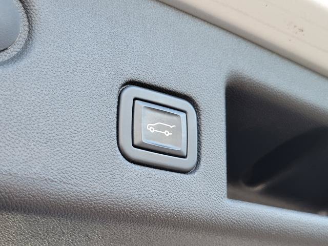 Used 2020 Chevrolet Equinox LT w/ Driver Convenience Package FWD image 11