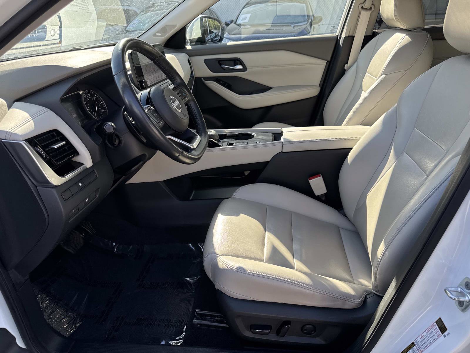 Used 2023 Nissan Rogue SL w/ SL Premium Package image 14