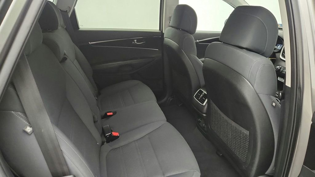 Used 2017 Kia Sorento FWD w/ LX Convenience Package image 42