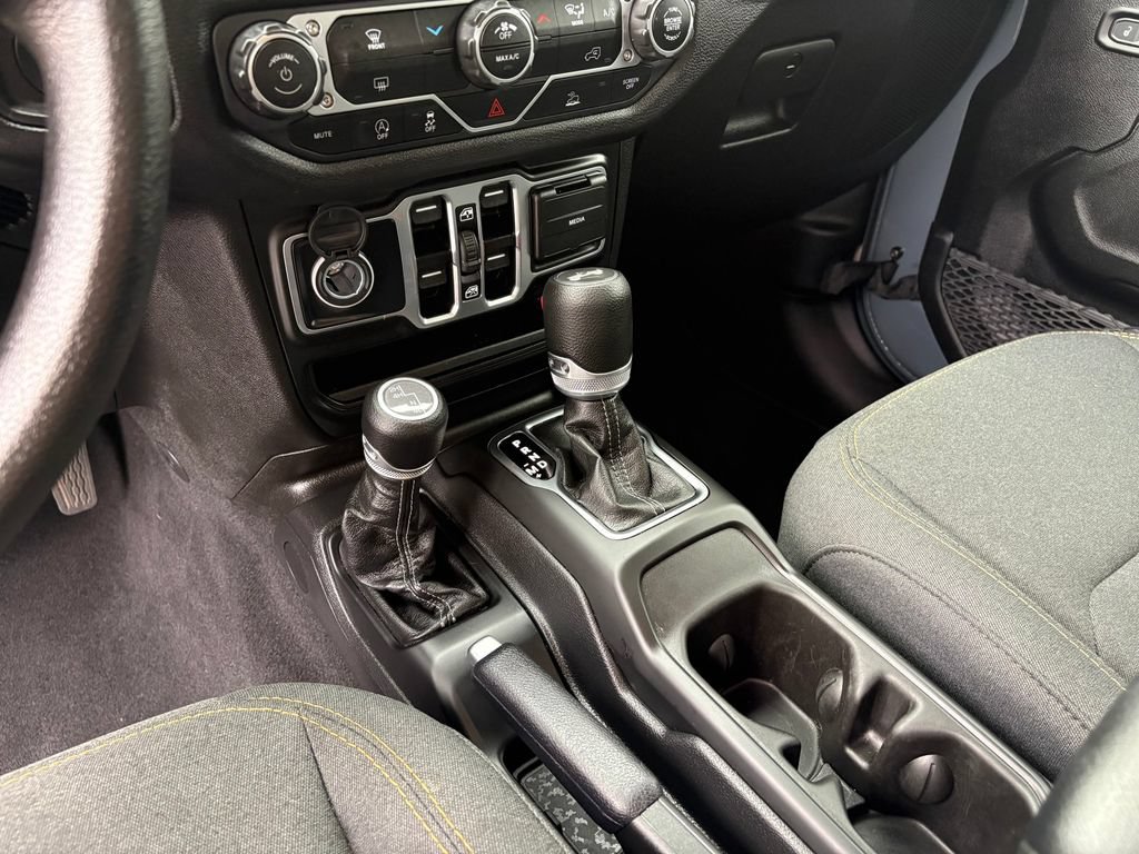 Used 2025 Jeep Wrangler Unlimited Sport AWD/4WD image 15