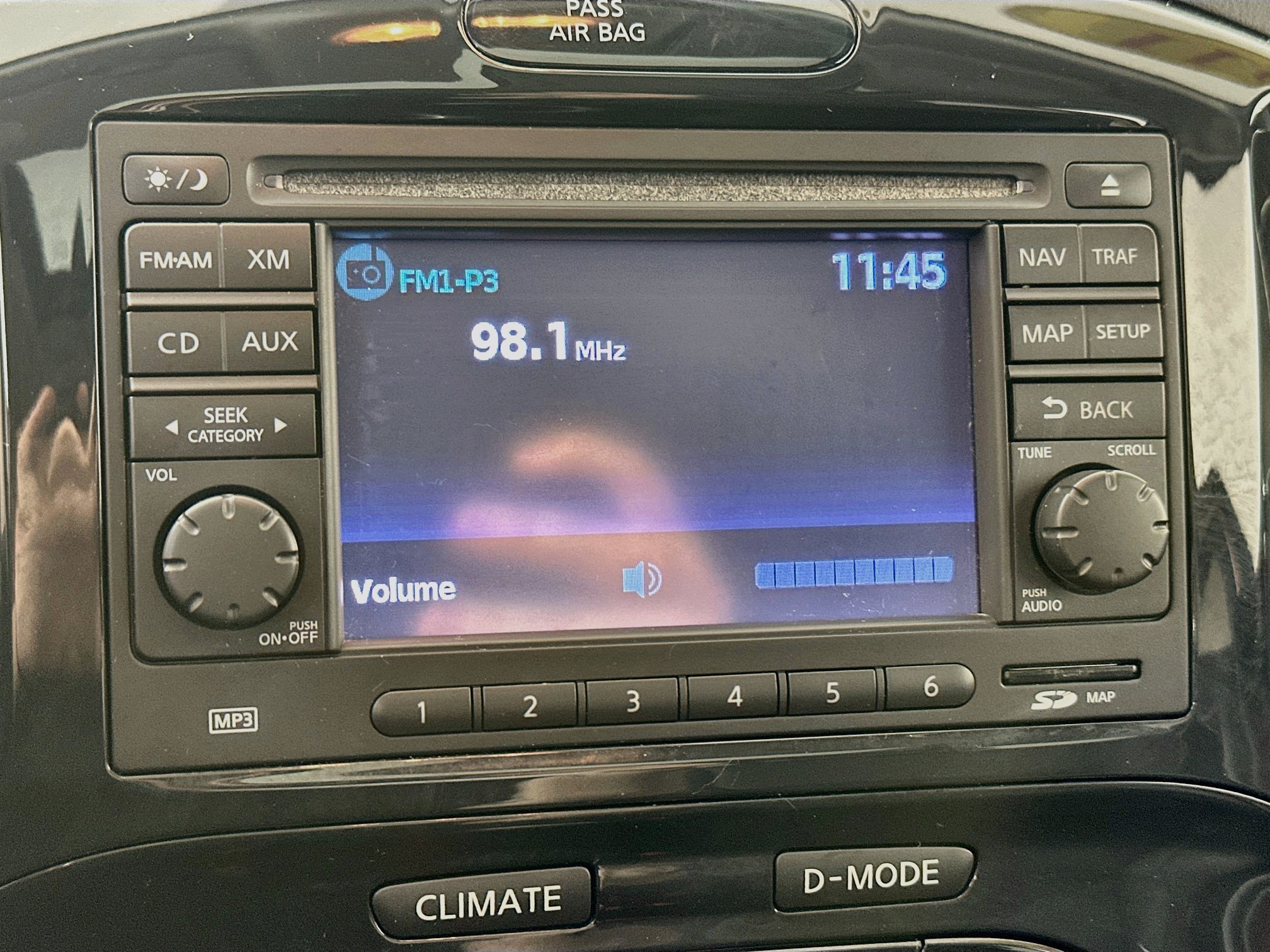 Used 2011 Nissan Juke SL FWD image 14