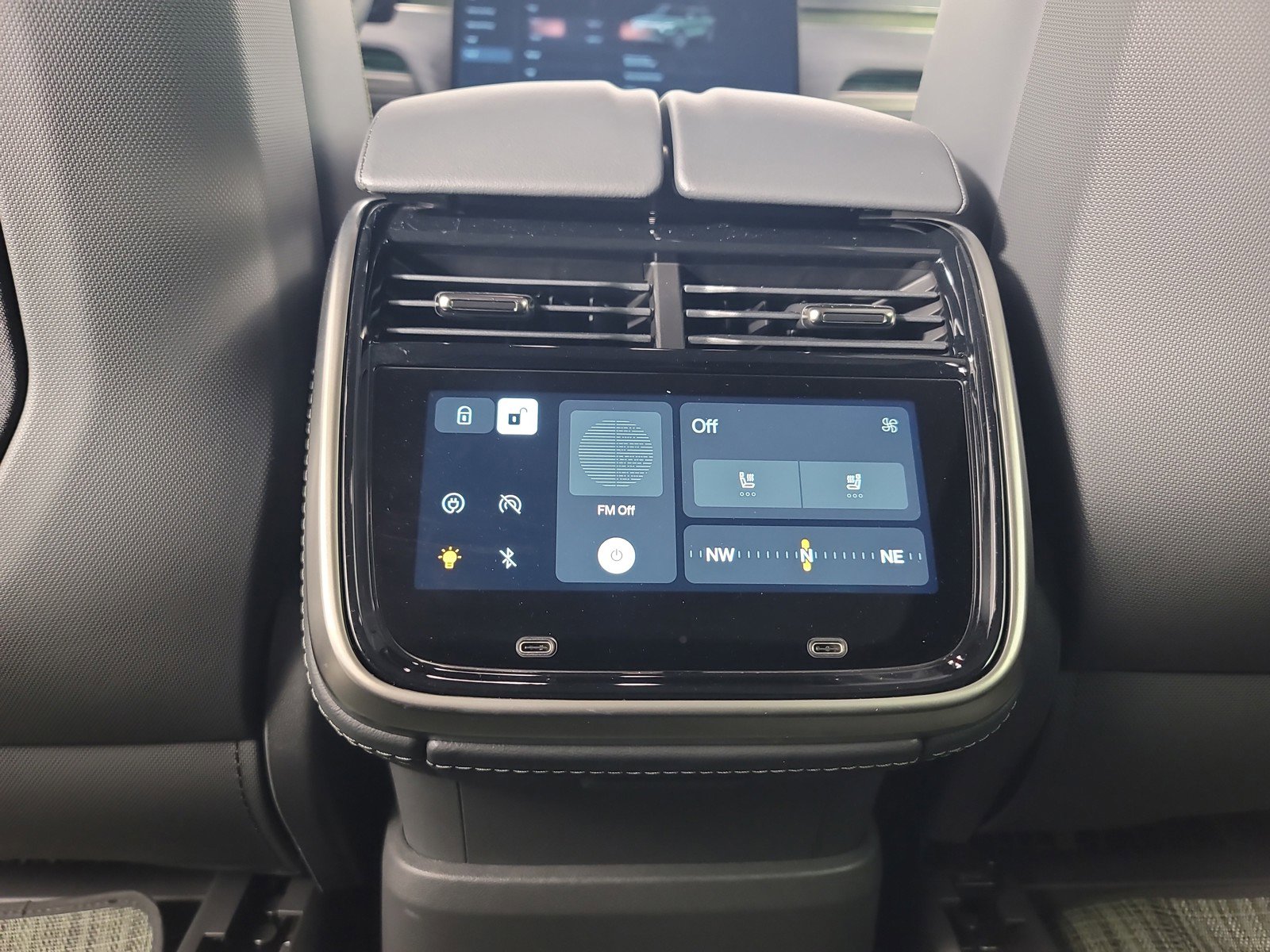 Used 2024 Rivian R1S Adventure image 30