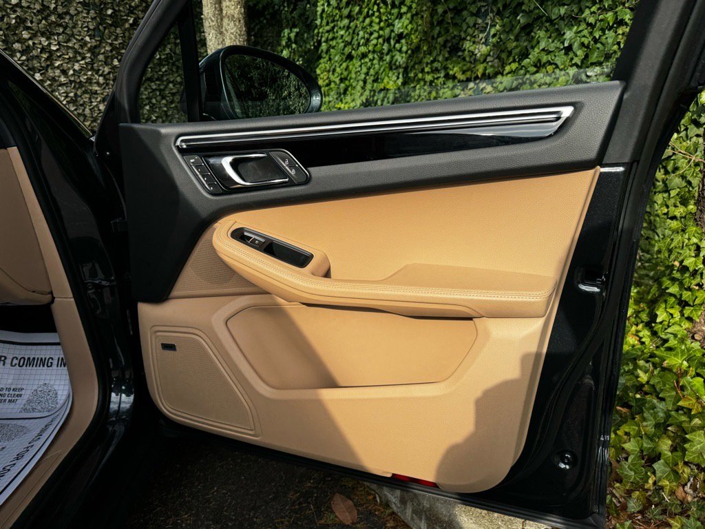 Used 2024 Porsche Macan image 25