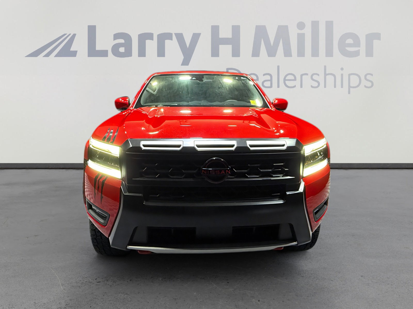 Certified 2025 Nissan Frontier PRO-4X AWD/4WD image 8