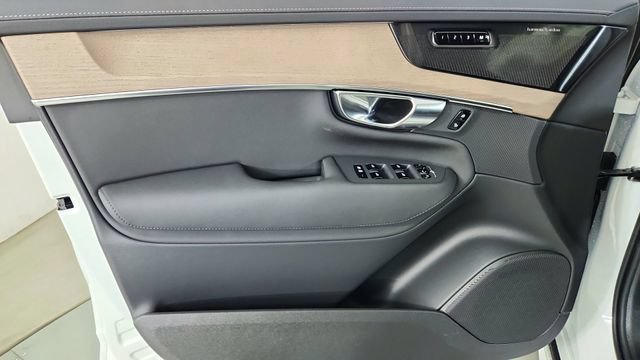 New 2026 Volvo XC90 T8 Plus w/ Protection Package AWD/4WD image 9