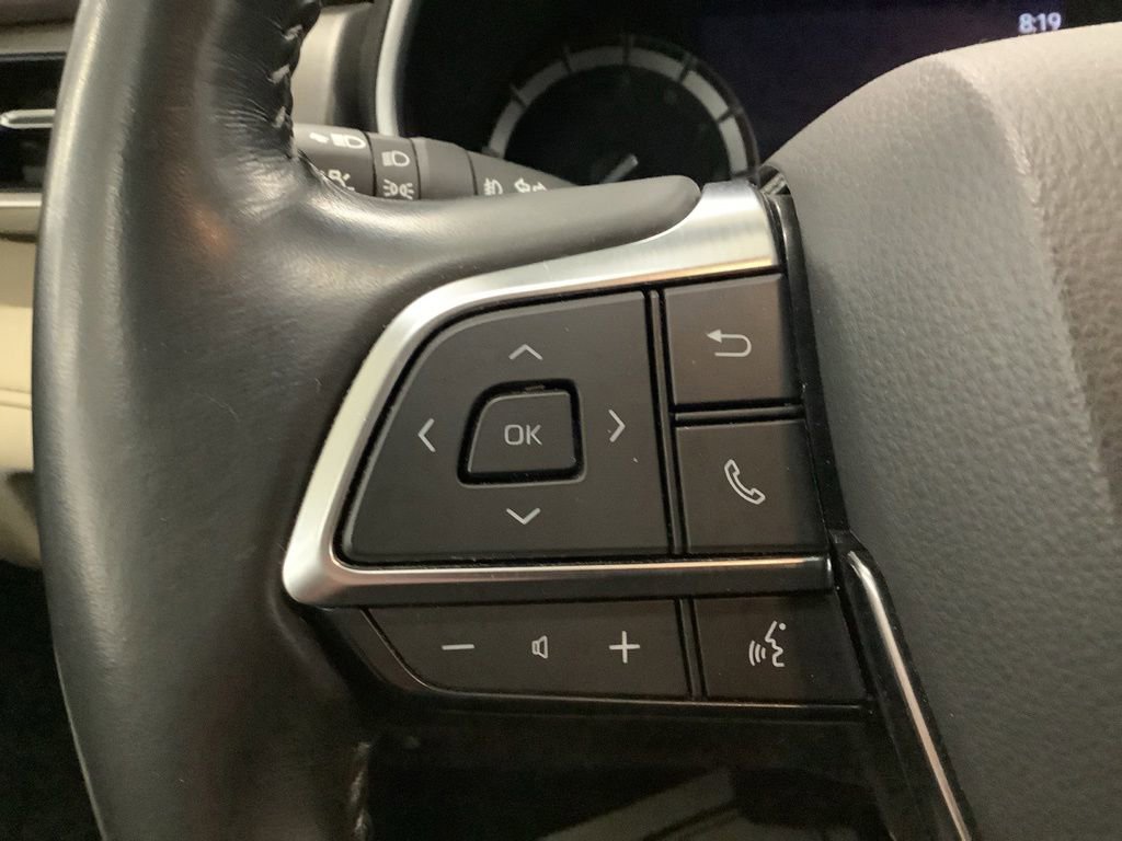 Used 2021 Toyota Highlander XLE AWD/4WD image 8