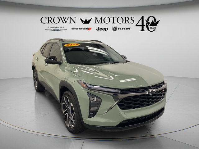 Used 2024 Chevrolet Trax RS w/ Sunroof Package FWD image 9