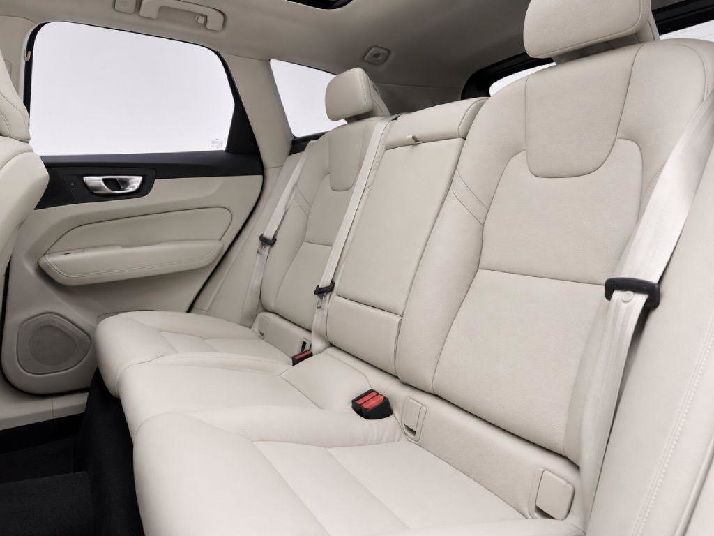 Used 2025 Volvo XC60 T8 Plus w/ Climate Package AWD/4WD image 25