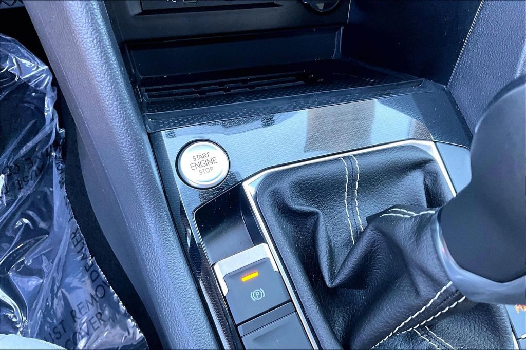 Certified 2025 Volkswagen Taos SE w/ Panoramic Sunroof Package image 29