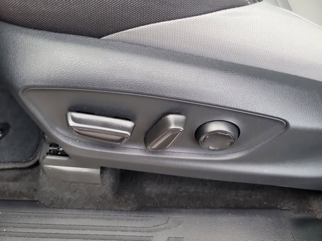 Used 2025 Toyota Tacoma TRD Off-Road image 17