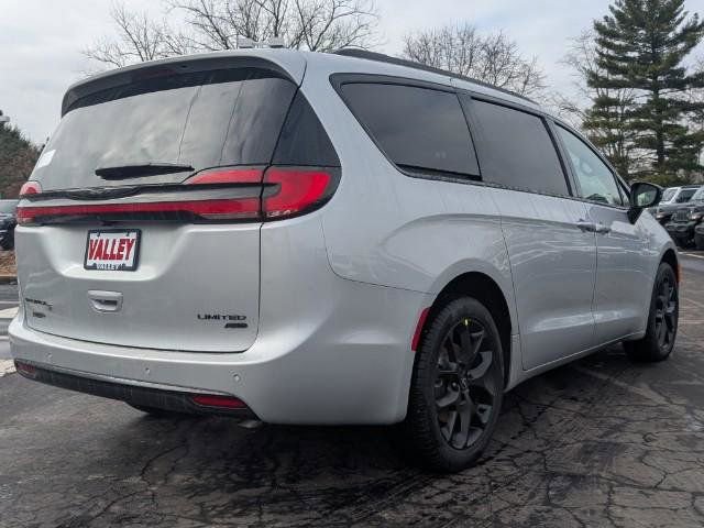 New 2026 Chrysler Pacifica Limited w/ S Appearance Package AWD/4WD image 3