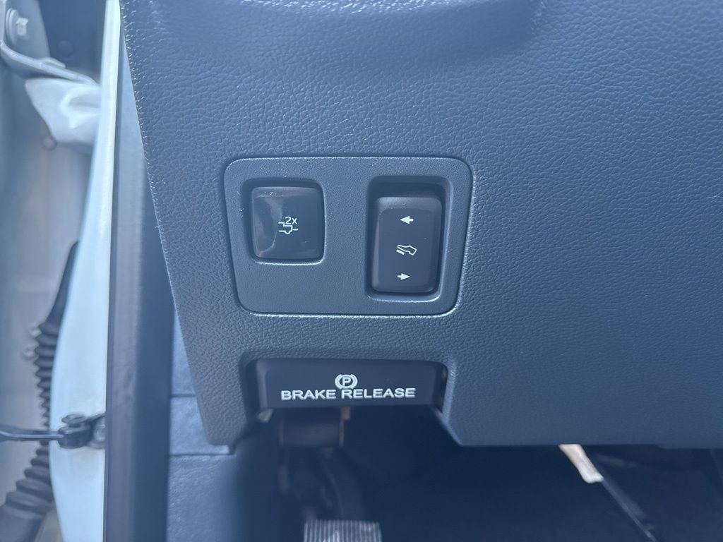 Certified 2022 Ford F350 Lariat w/ Black Appearance Package image 18