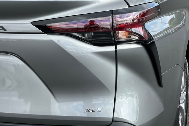 Certified 2026 Toyota Sienna XLE FWD image 34