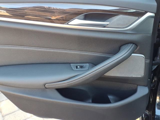 Used 2019 BMW 530e w/ M Sport Package image 12