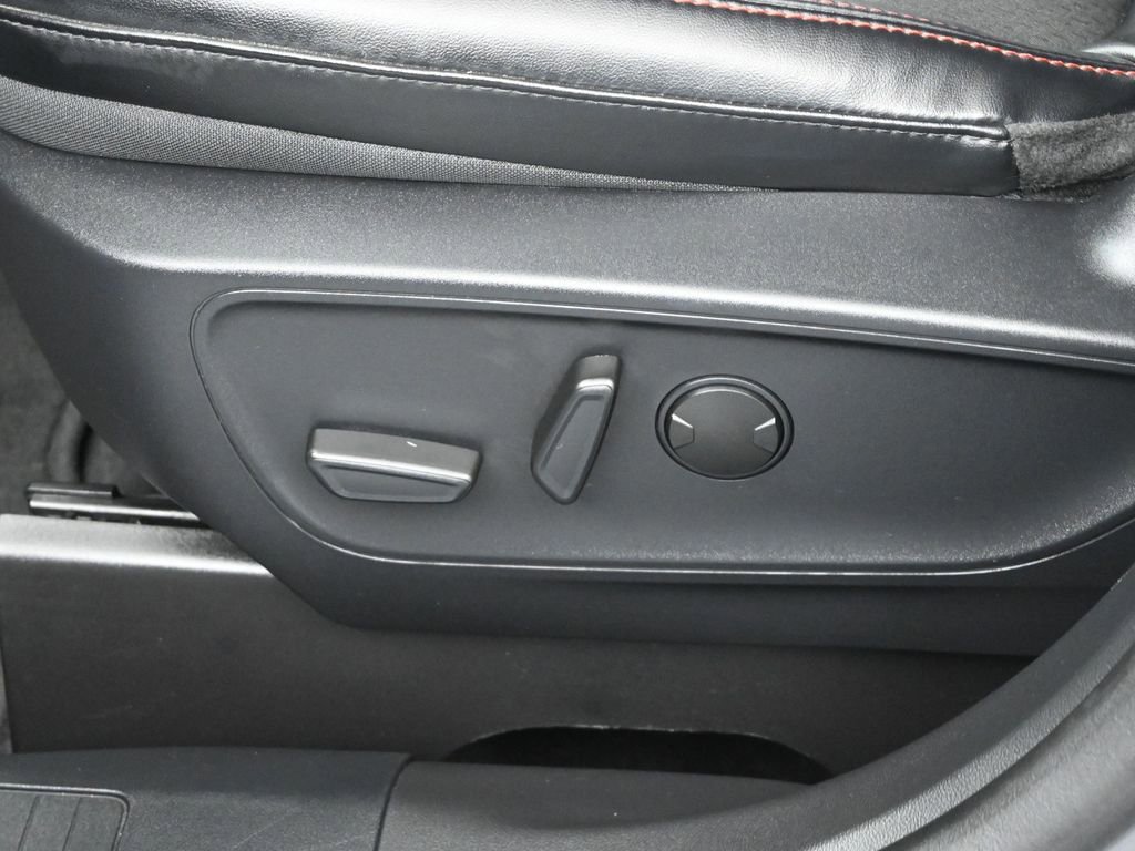 Certified 2025 Ford Escape ST-Line AWD/4WD image 10
