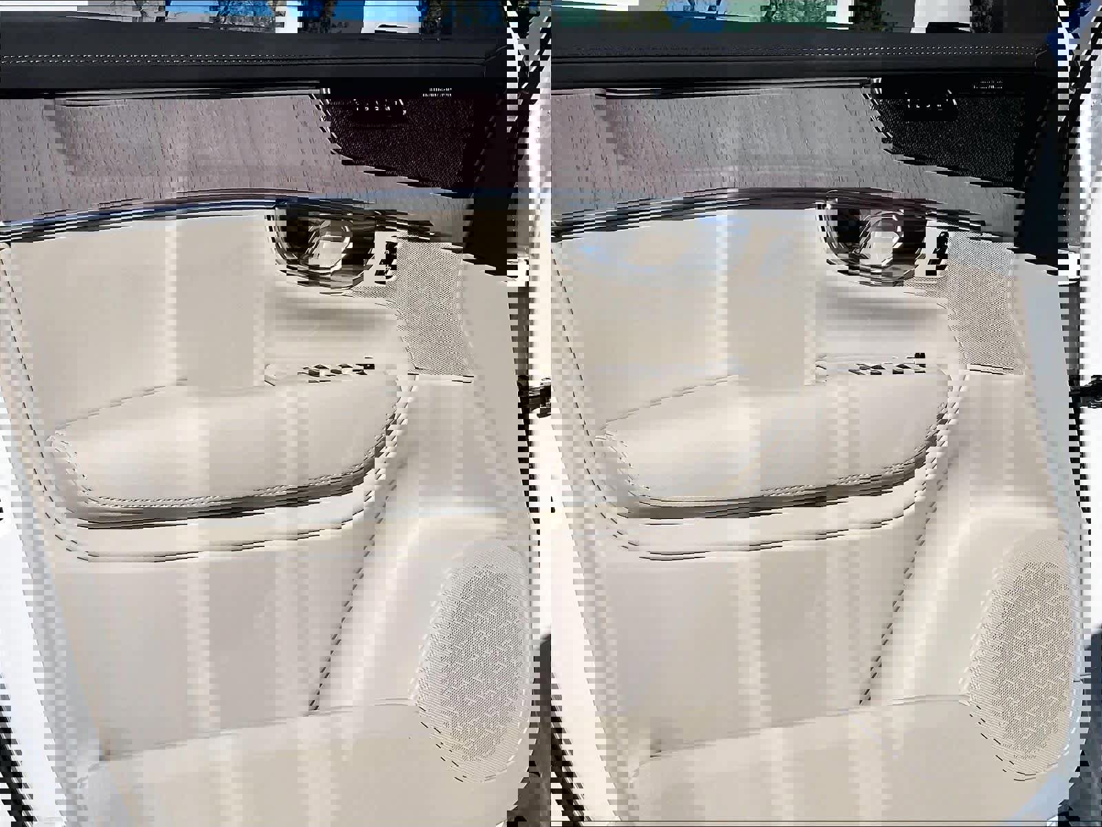 New 2026 Volvo XC90 B6 Ultra w/ Protection Package image 24