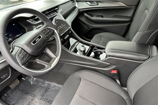 Certified 2023 Jeep Grand Cherokee L Laredo w/ Trailer Tow Group (B) image 2