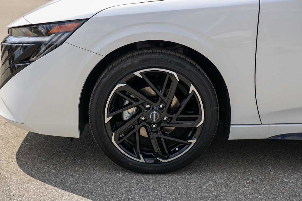 New 2027 Nissan Sentra SR FWD image 12