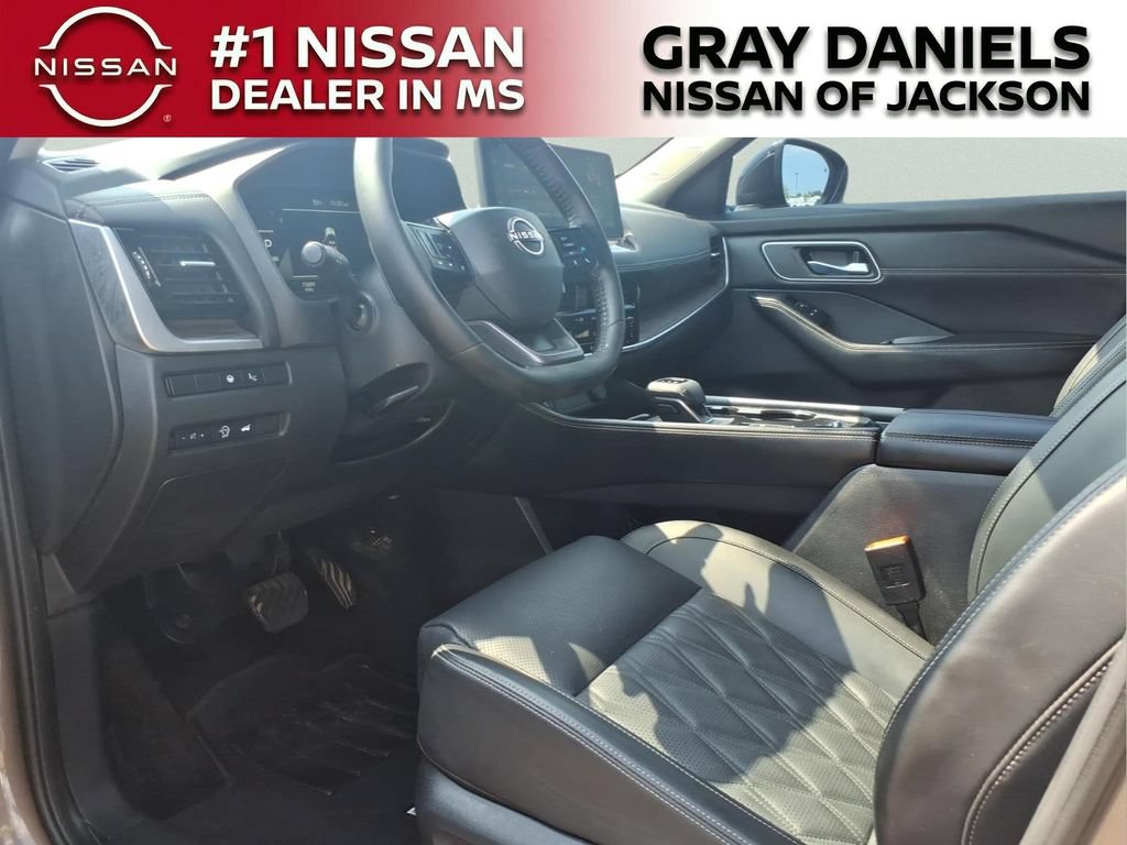 Certified 2025 Nissan Rogue Platinum w/ Tech Package FWD image 12