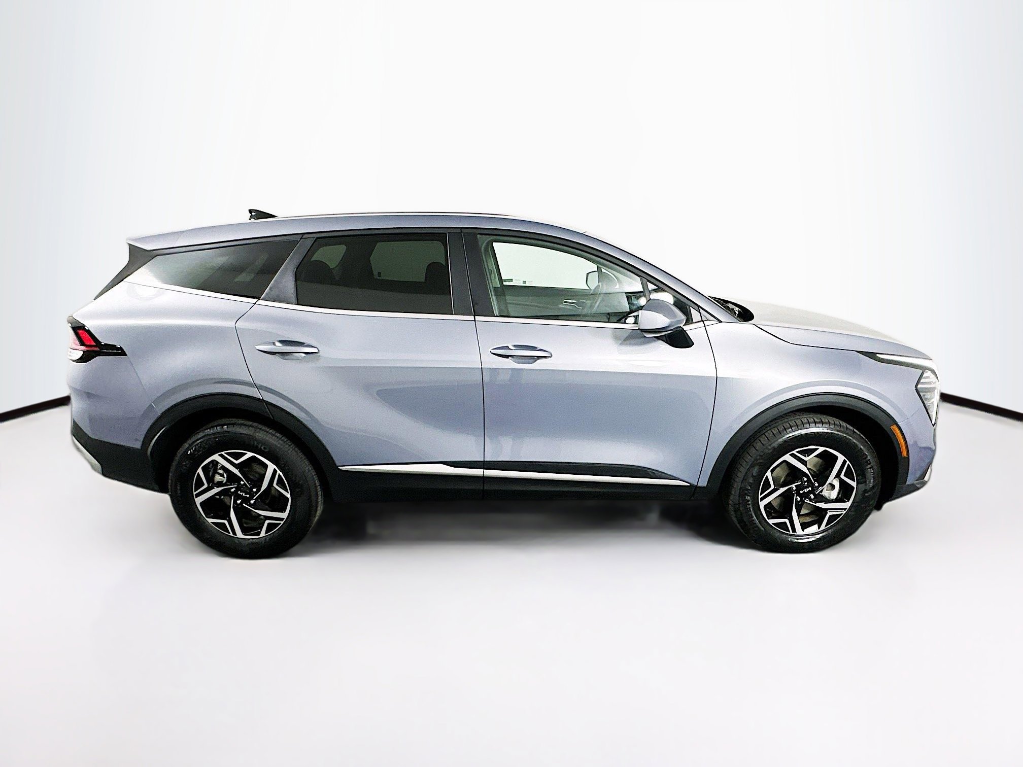 Used 2025 Kia Sportage LX image 10