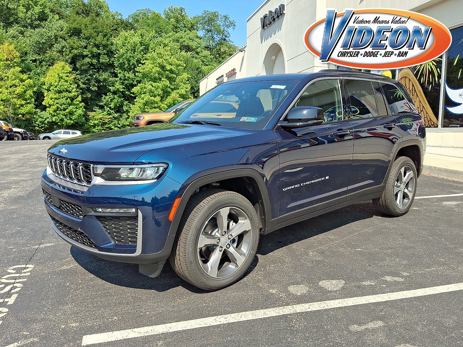New 2026 Jeep Grand Cherokee Limited AWD/4WD image 1