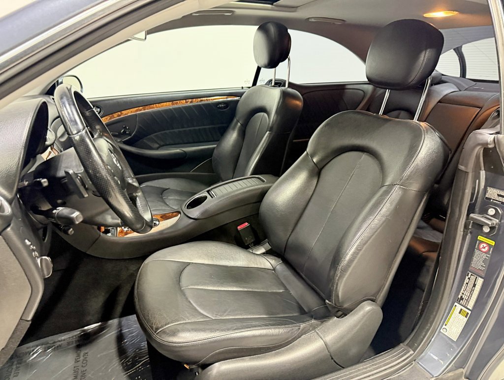 Used 2009 Mercedes-Benz CLK 350 Coupe image 23