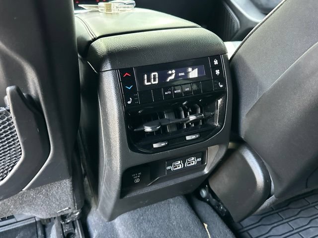 Used 2024 Jeep Grand Cherokee L Limited w/ Black Appearance Package AWD/4WD image 31