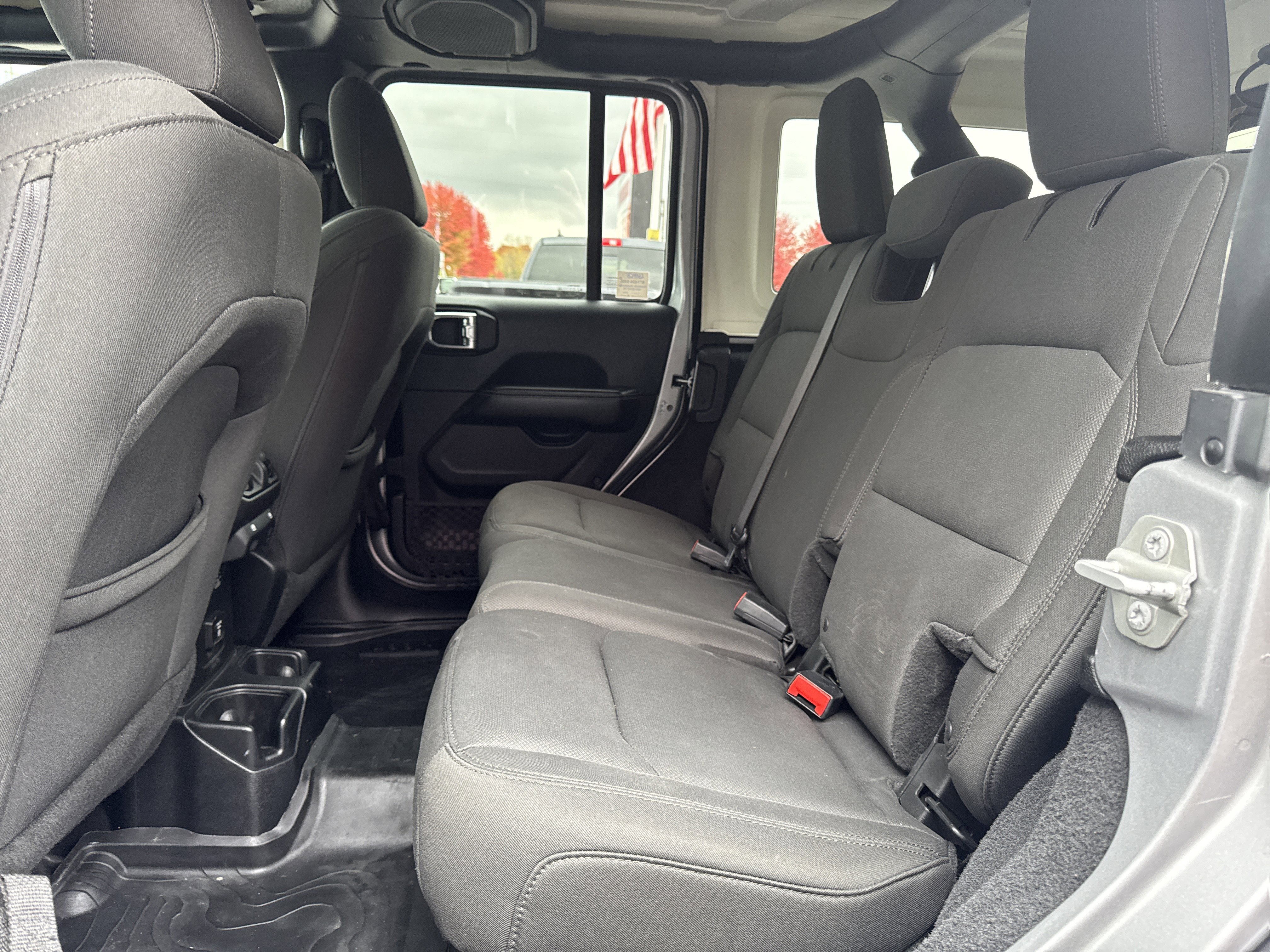 Used 2018 Jeep Wrangler Unlimited Sahara image 29