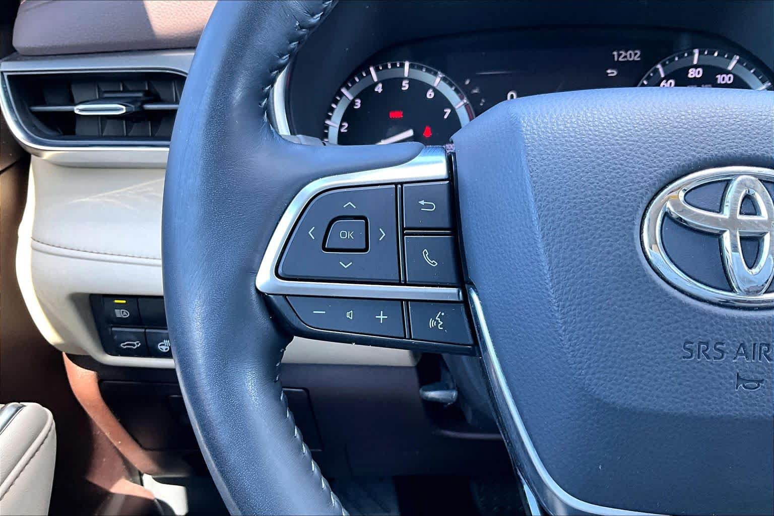 Used 2020 Toyota Highlander Limited FWD image 24