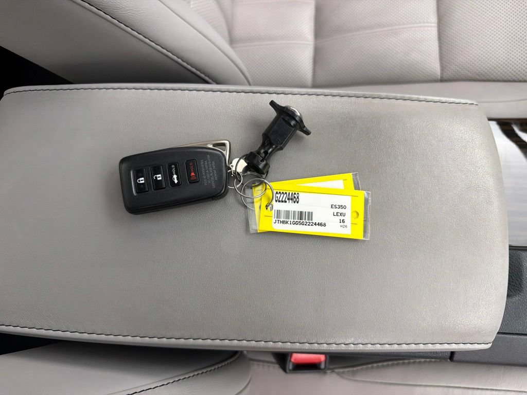 Used 2016 Lexus ES 350 w/ Luxury Package w/Wood Trim FWD image 34