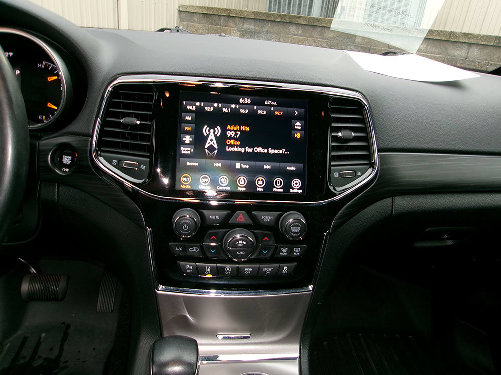 Used 2022 Jeep Grand Cherokee Laredo X AWD/4WD image 17