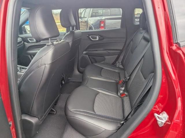 New 2026 Jeep Compass Latitude image 9