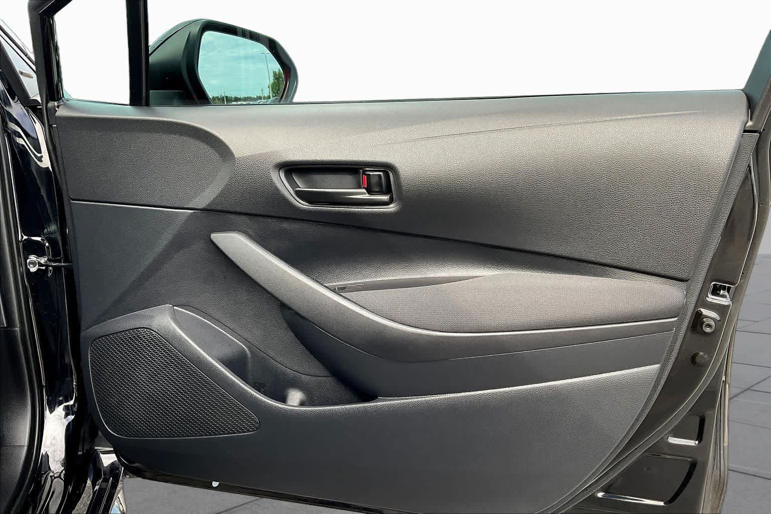 Used 2025 Toyota Corolla LE FWD image 22