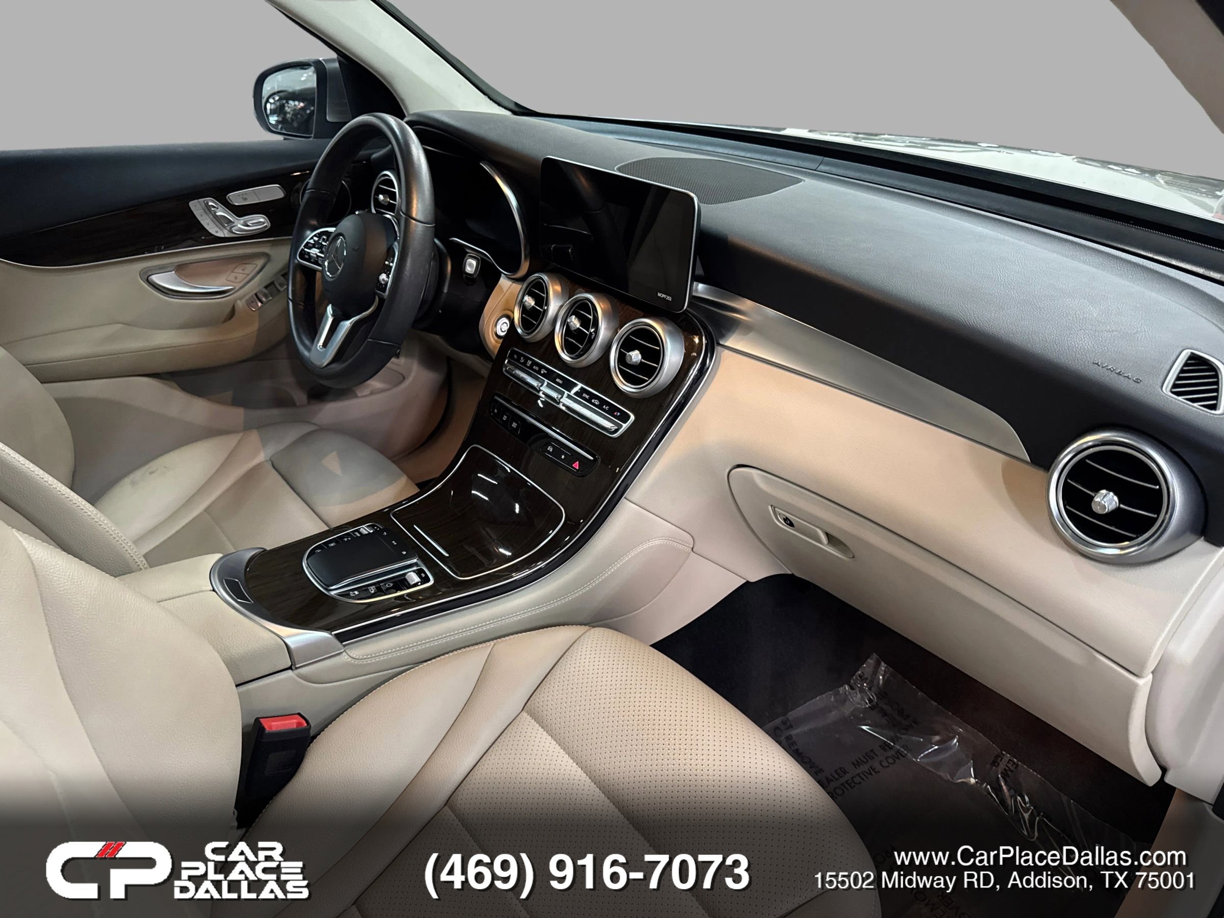 Used 2021 Mercedes-Benz GLC 300 w/ Premium Package image 31