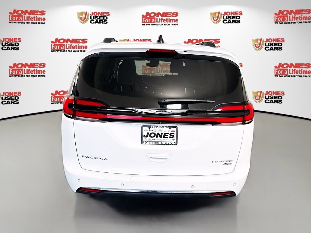 Used 2023 Chrysler Pacifica Limited AWD/4WD image 16