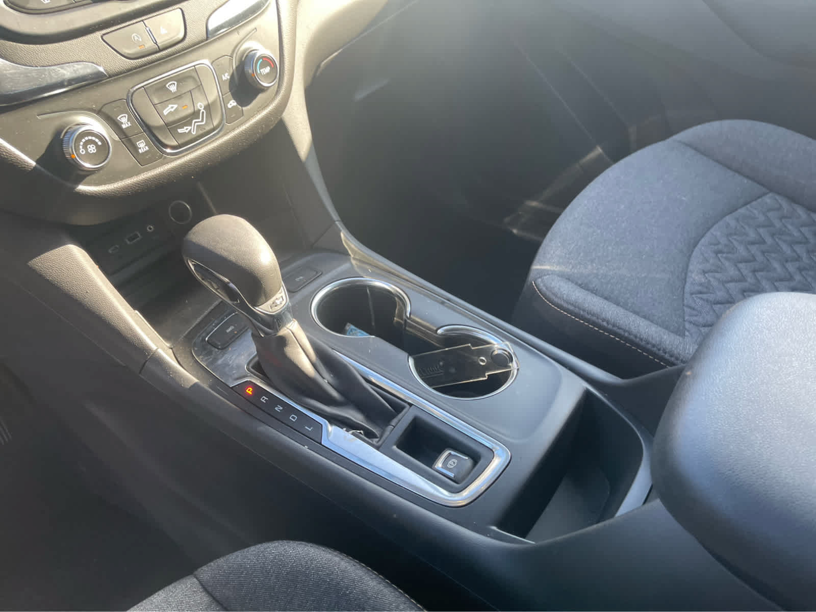 Used 2022 Chevrolet Equinox LT AWD/4WD image 16