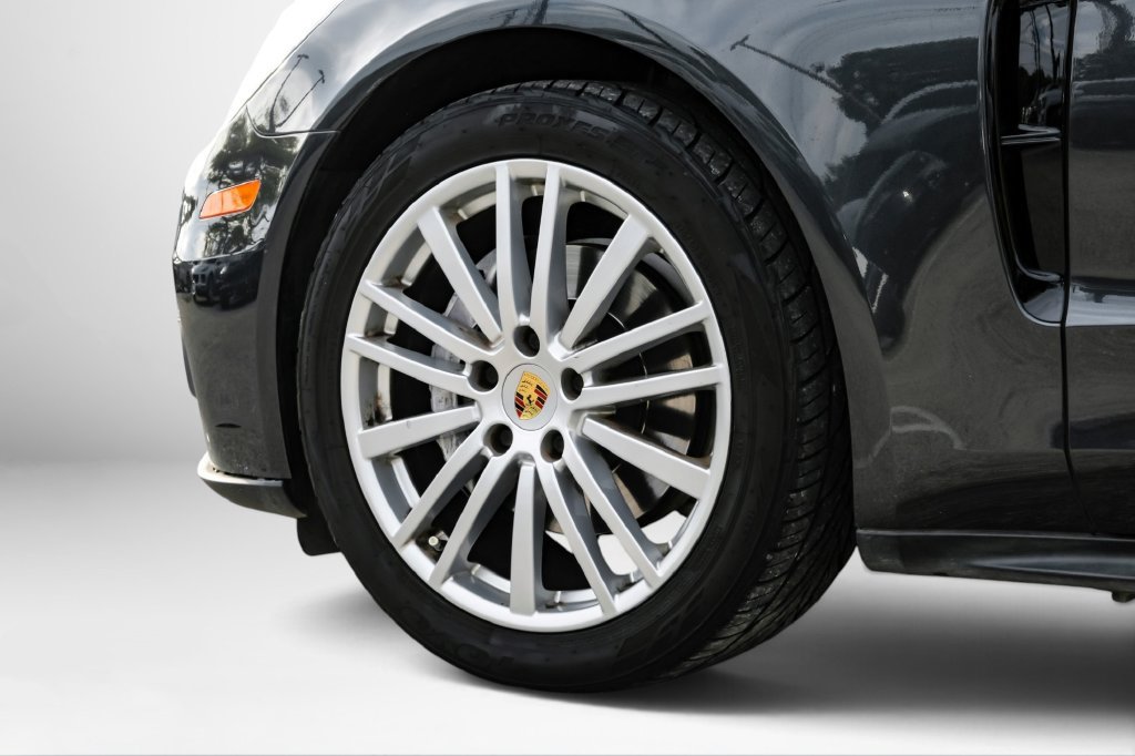 Used 2018 Porsche Panamera 4 AWD/4WD image 72