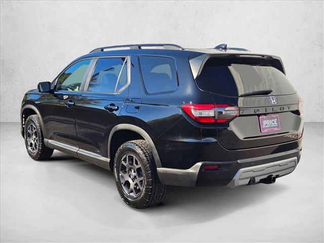 Used 2025 Honda Pilot TrailSport image 7
