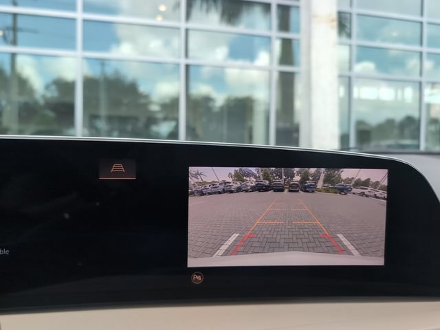 Used 2024 Cadillac XT4 Luxury w/ Cold Weather Package FWD image 18